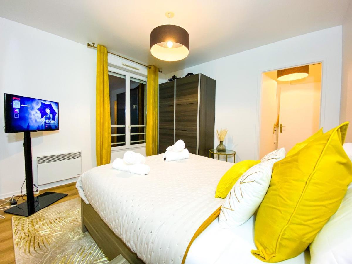 The Golden House * Parking * Garden Apartment คอร์เบล-เอซองส์ ภายนอก รูปภาพ