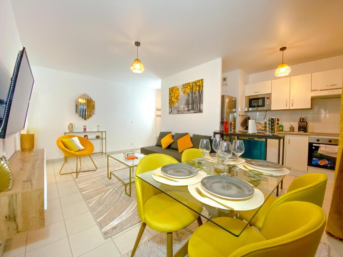 The Golden House * Parking * Garden Apartment คอร์เบล-เอซองส์ ภายนอก รูปภาพ